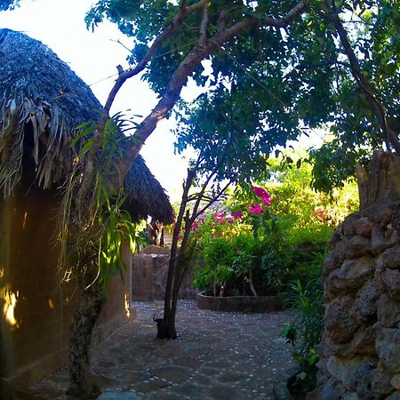 Utopia Rote Lodge Нембрала Екстер'єр фото